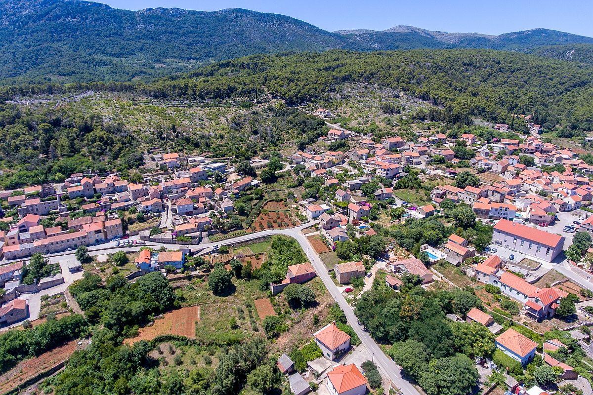 01-2018-258-Island-of-Hvar-Stone-house-near-the-sea-for-sale