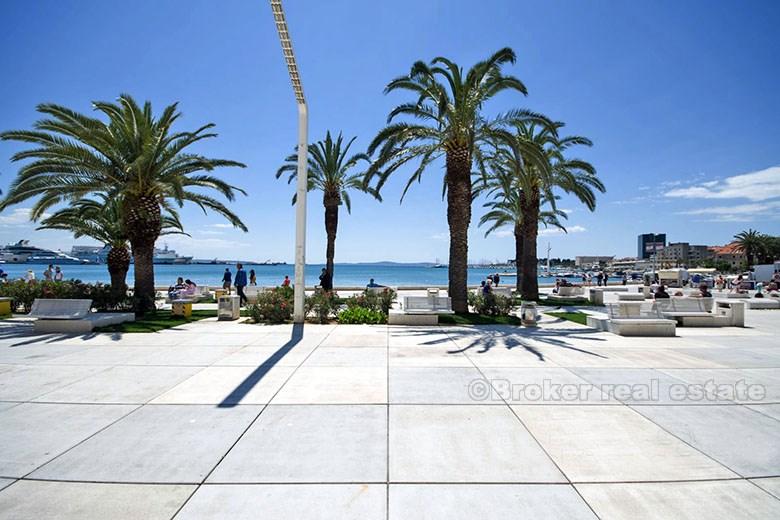 Stan na rivi, na prodaju