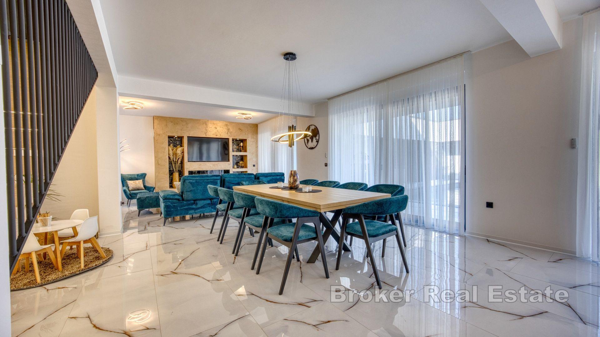 Современная вилла в тихом месте недалеко от моря