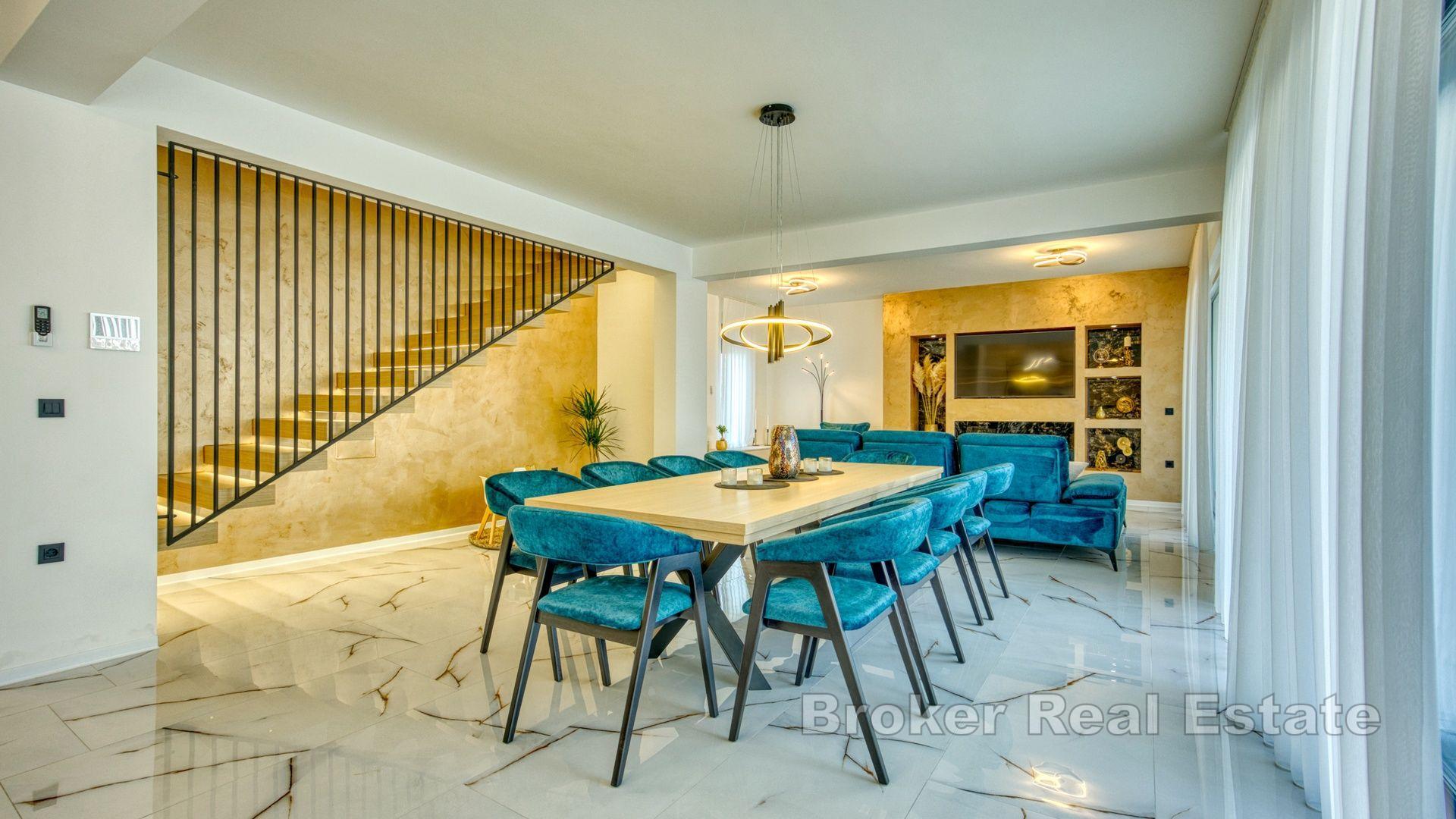 Современная вилла в тихом месте недалеко от моря