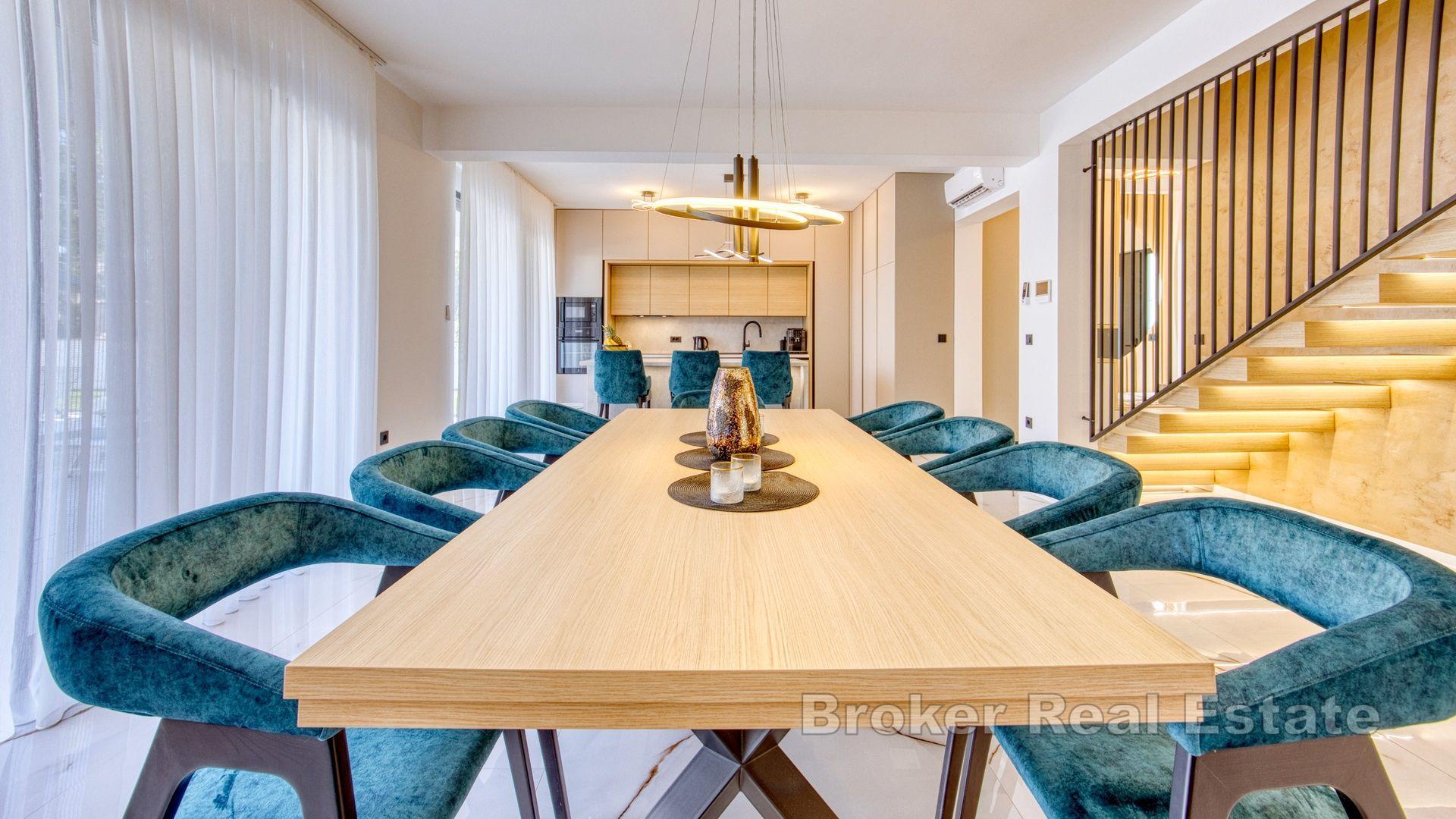 Современная вилла в тихом месте недалеко от моря