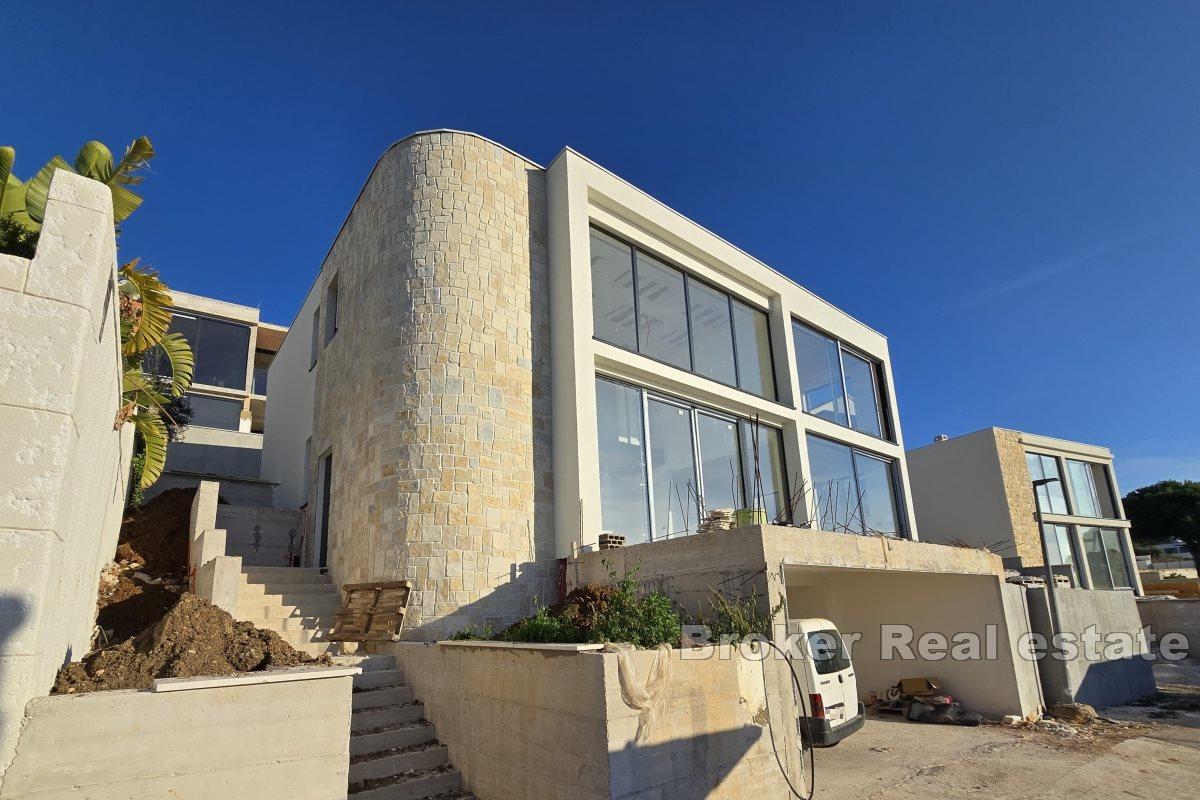 Villa with a pool not far from the sea