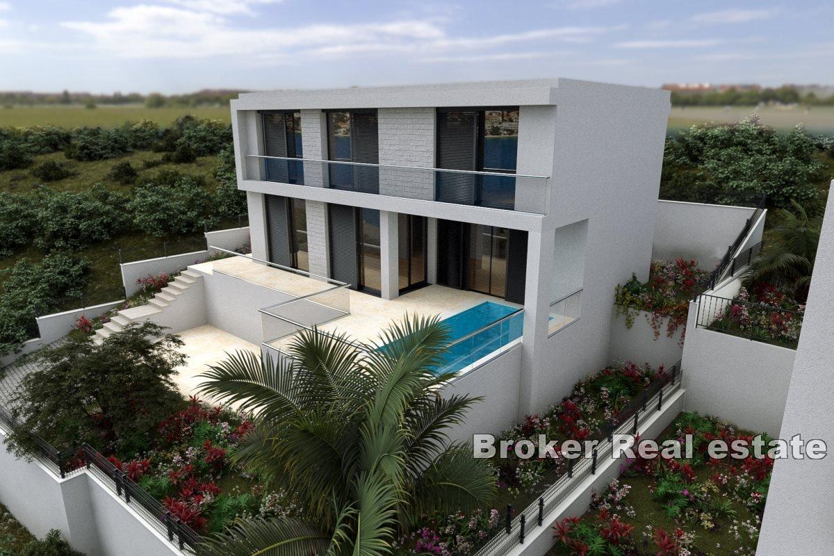 Villa with pool near the sea