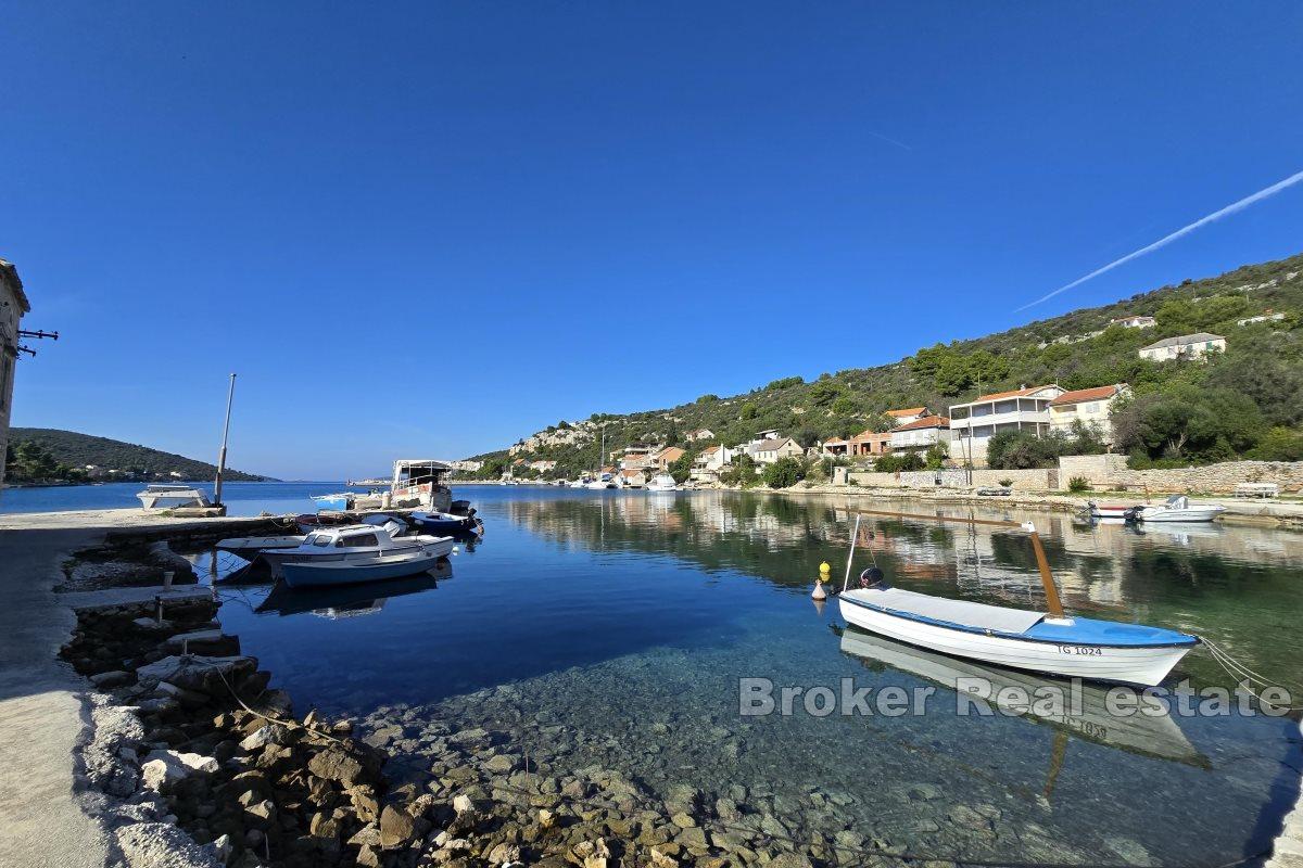 House in the first row to the sea with two apartments