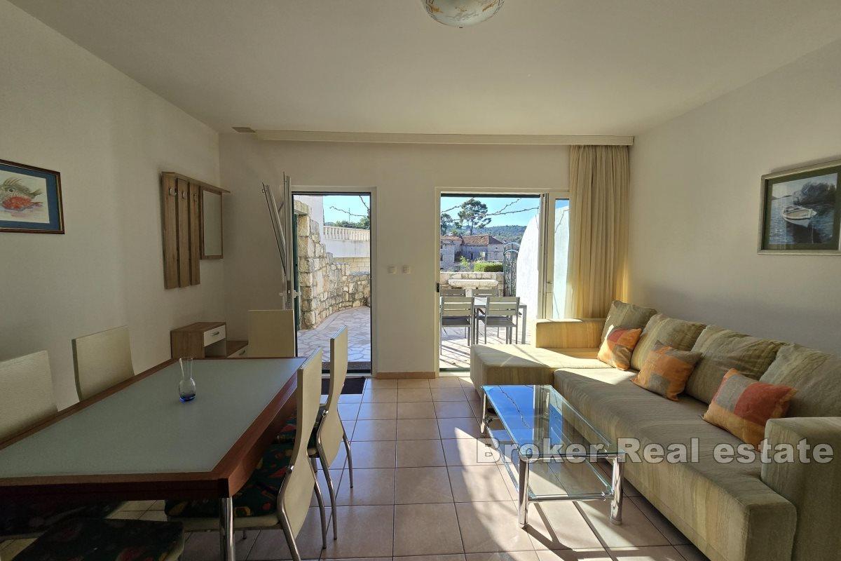 Dom w pierwszym rzędzie do morza z dwoma apartamentami