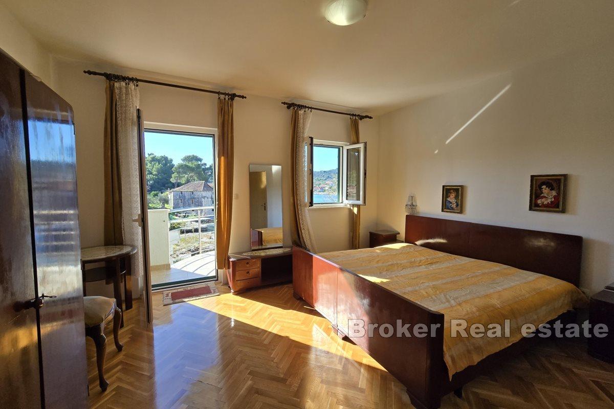 Maison en première ligne de mer avec deux appartements