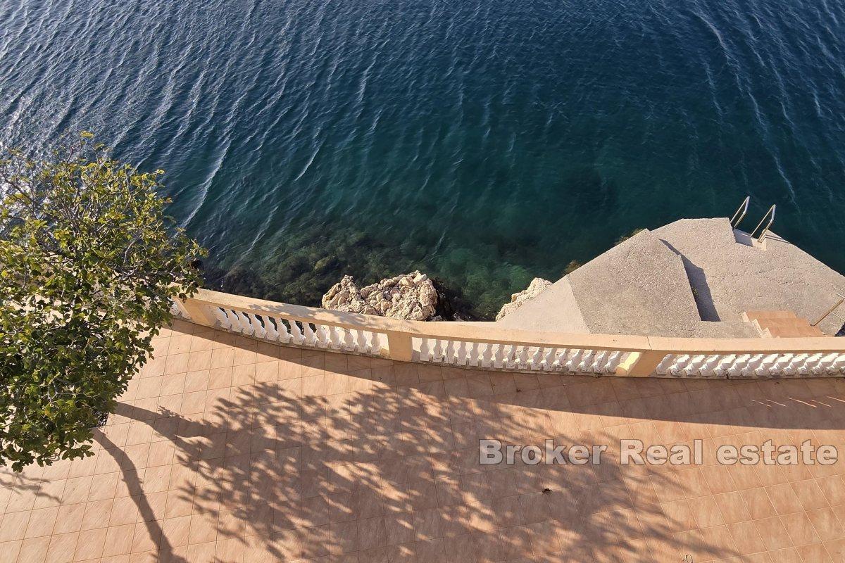 Haus mit privatem Zugang zum Meer und Betonstrand