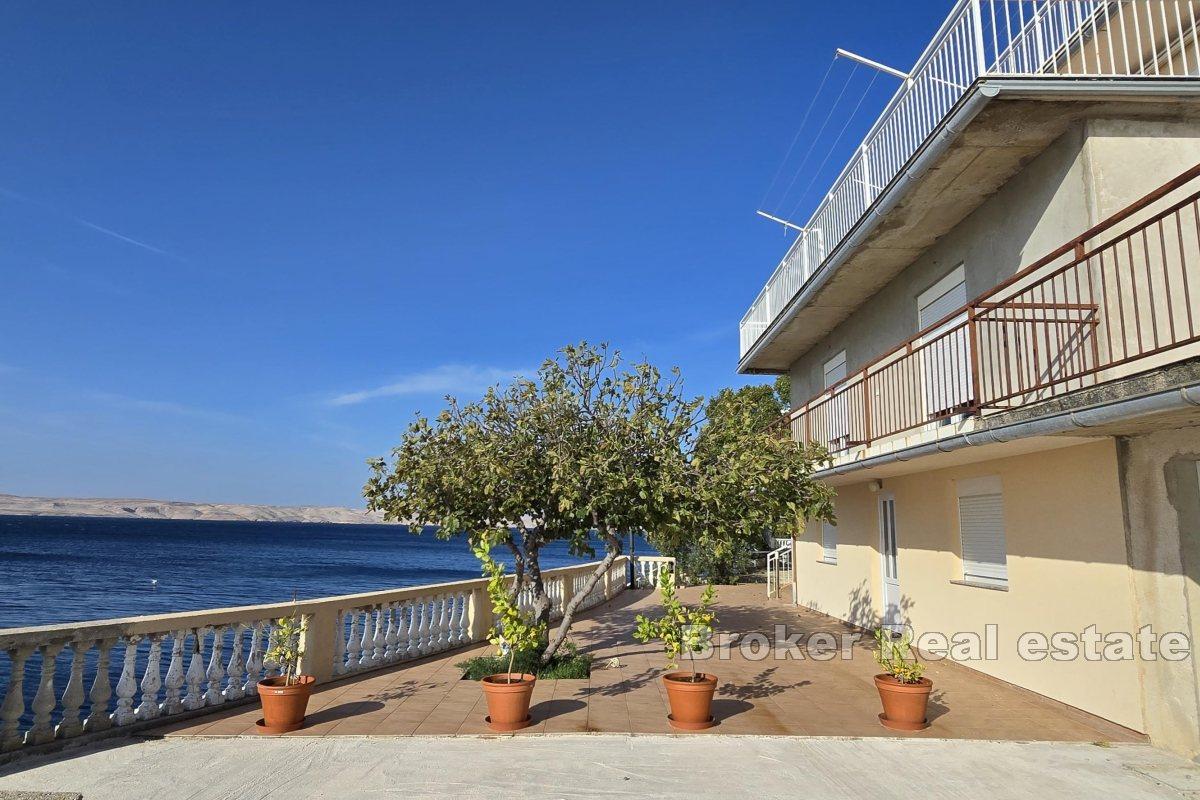 Haus mit privatem Zugang zum Meer und Betonstrand
