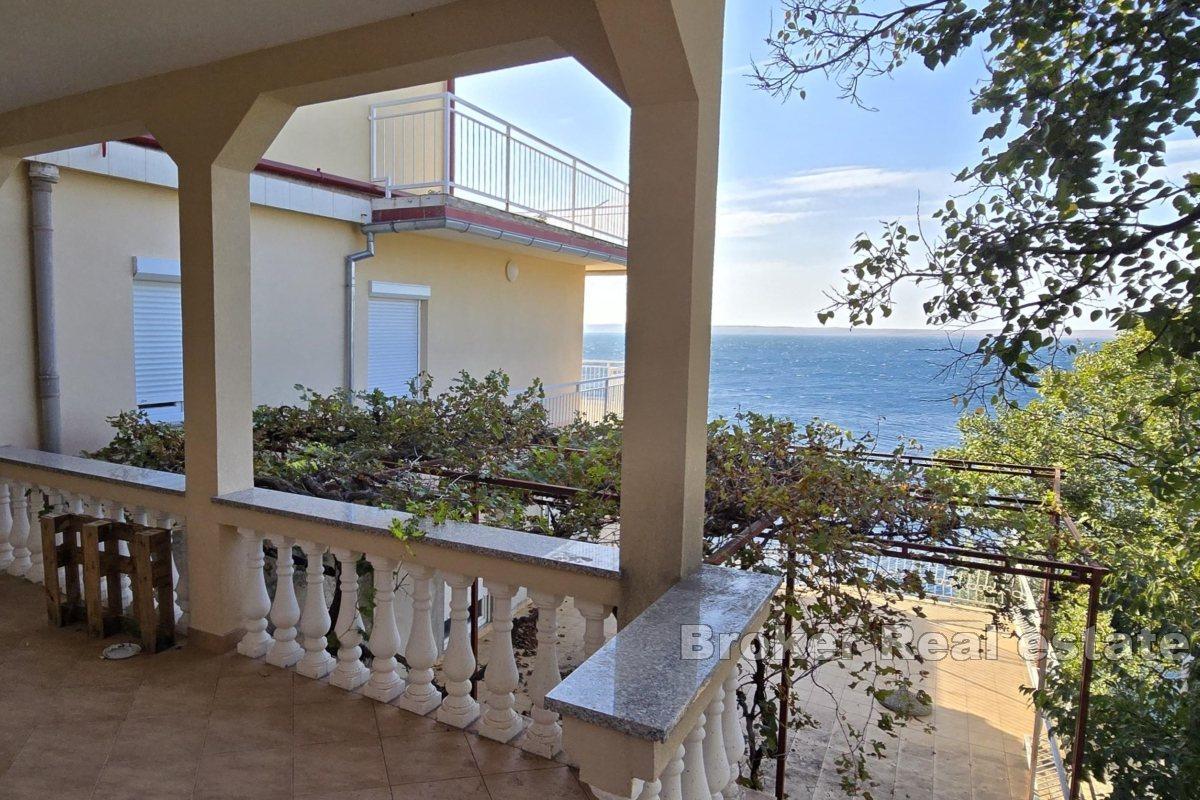 House with private access to the sea and concrete beach
