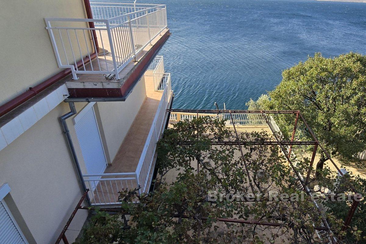 Haus mit privatem Zugang zum Meer und Betonstrand