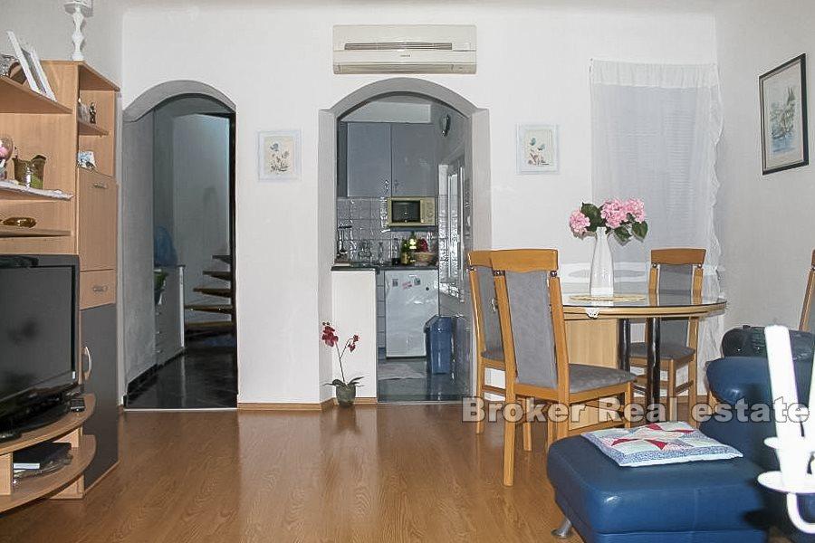 Zweistöckiges Haus, zum Verkauf