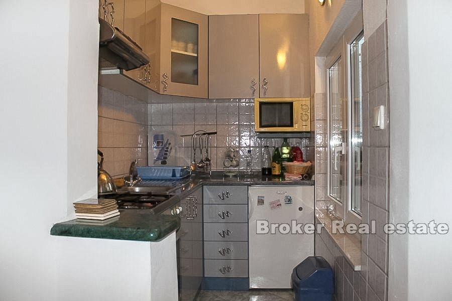 Dwupiętrowy dom, na sprzedaż