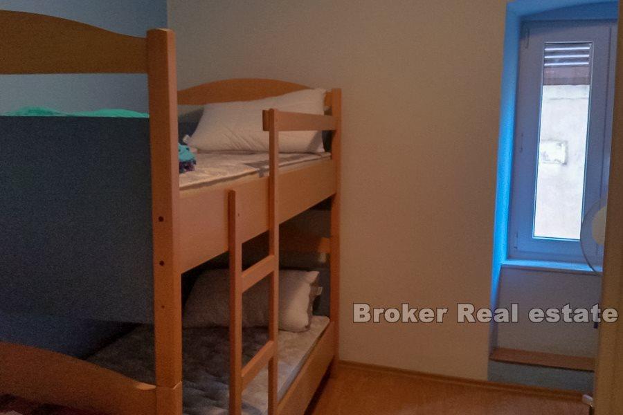 Zweistöckiges Haus, zum Verkauf