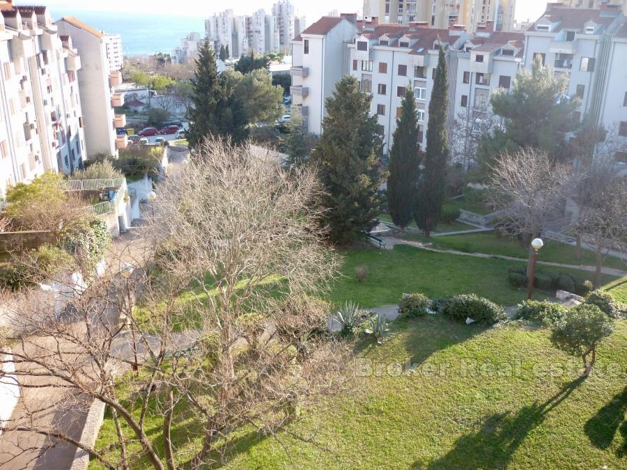 Mertojak, Three bedroom apartment on the 4th floor, for sale