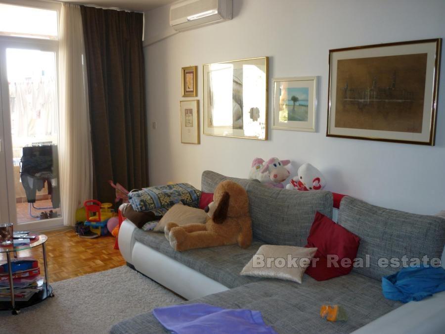 Mertojak, Three bedroom apartment on the 4th floor, for sale
