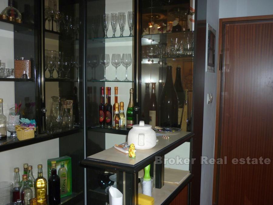 Mertojak, Three bedroom apartment on the 4th floor, for sale