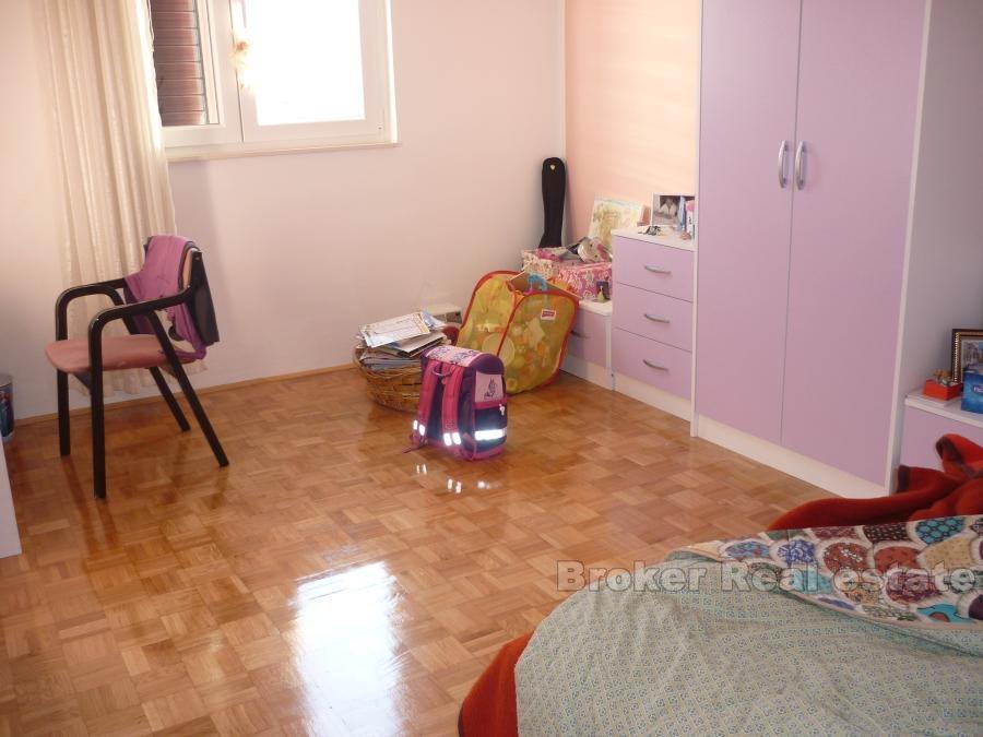 Trilocale al quarto piano, in vendita