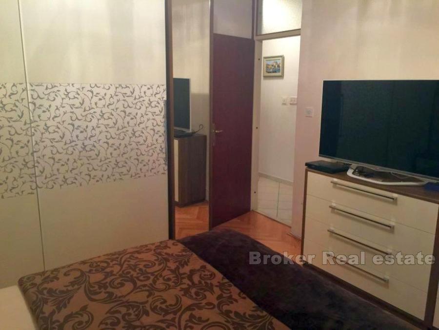 Appartement trois chambres, quartier Mertojak, à vendre
