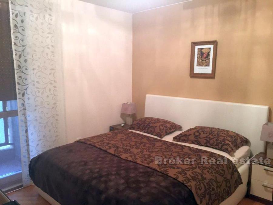 Appartement trois chambres, quartier Mertojak, à vendre