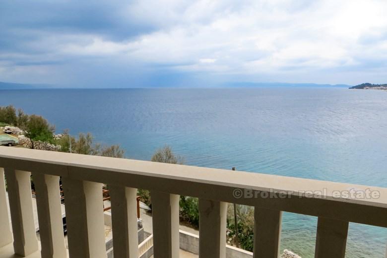 House in the first row to the sea, for sale