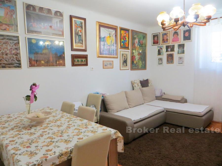 Apartament z trzema sypialniami w centrum miasta, na sprzedaż
