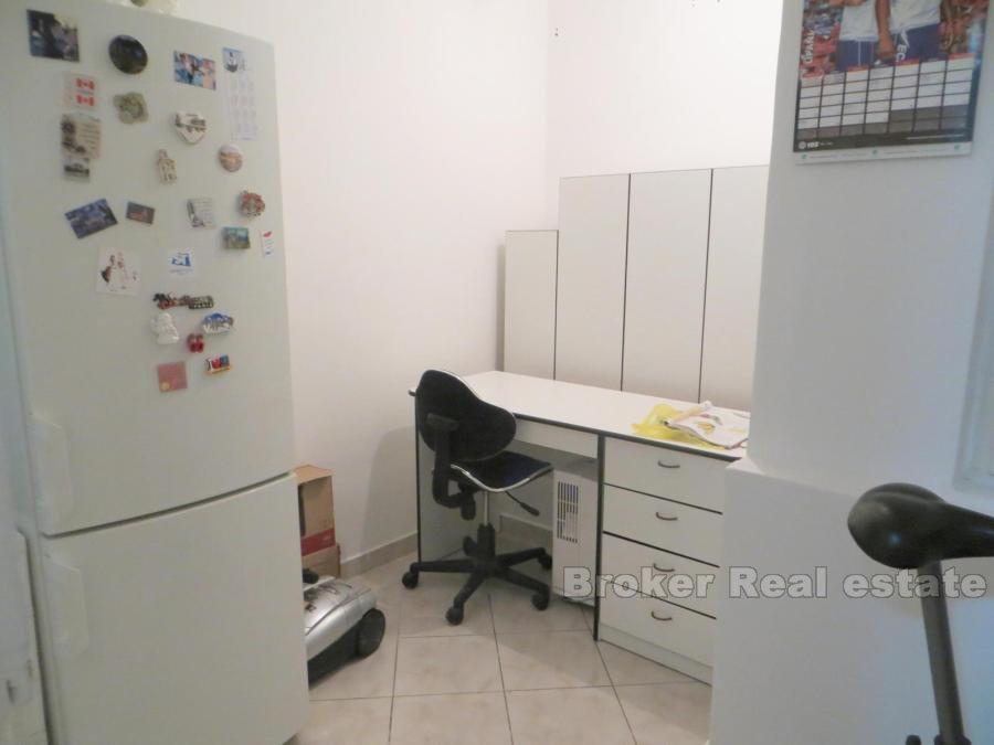 Apartament z trzema sypialniami w centrum miasta, na sprzedaż
