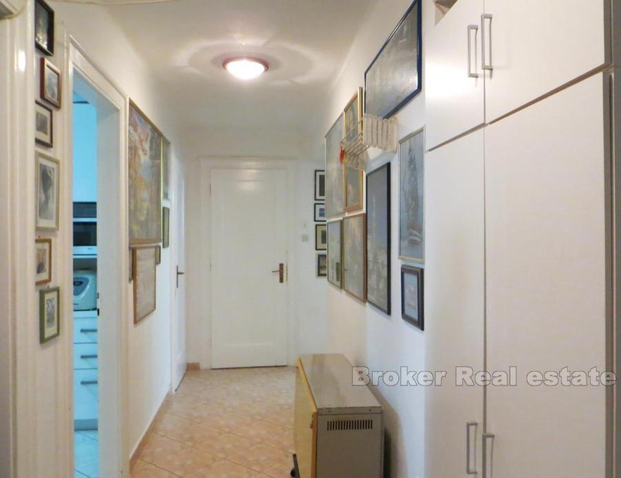 Apartament z trzema sypialniami w centrum miasta, na sprzedaż