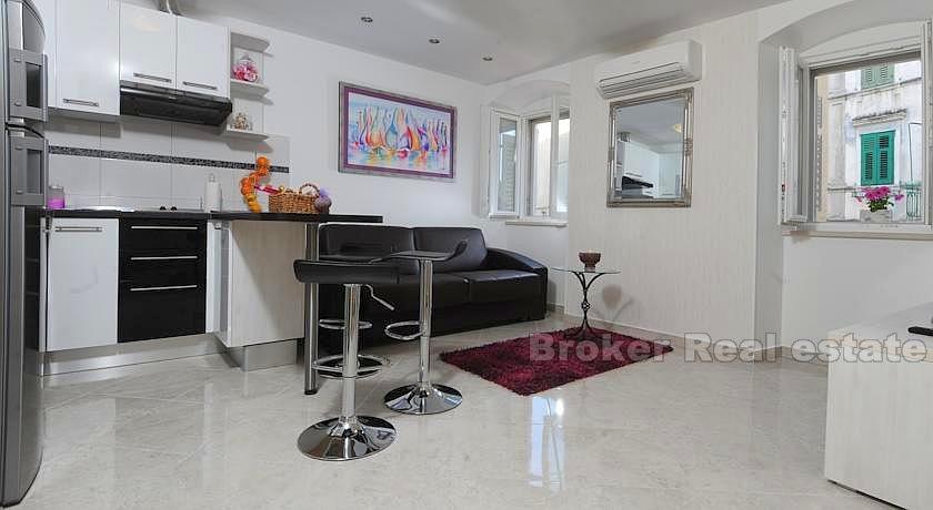 Nowoczesny apartament z jedną sypialnią w centrum, na sprzedaż