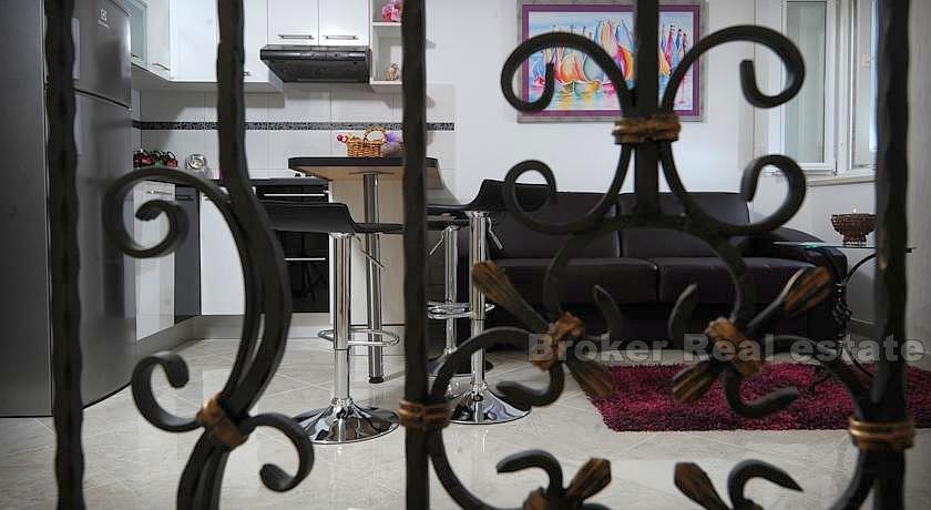 Nowoczesny apartament z jedną sypialnią w centrum, na sprzedaż