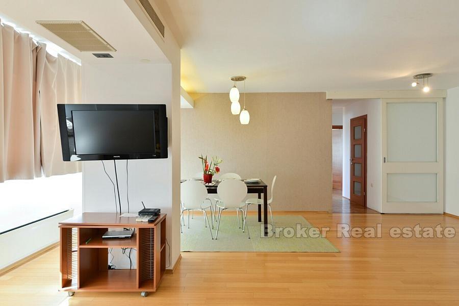 Vakker og solrik leilighet i sentrum, til salgs