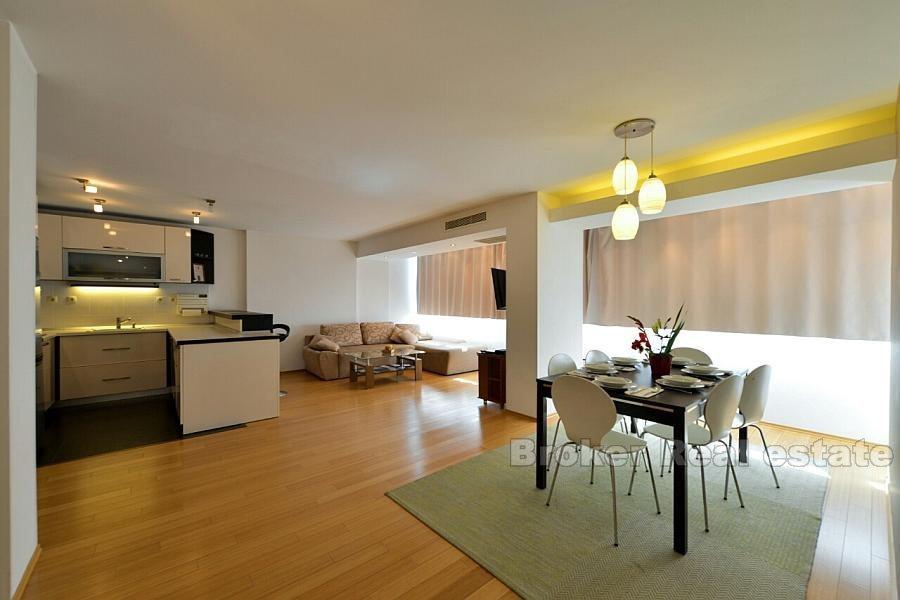 Vakker og solrik leilighet i sentrum, til salgs