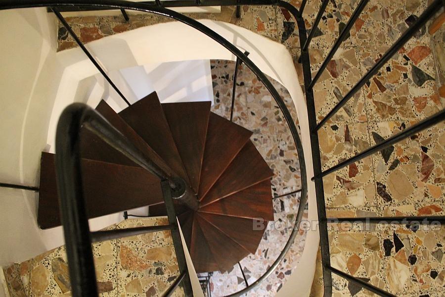 Hus nära centrum av staden, till salu