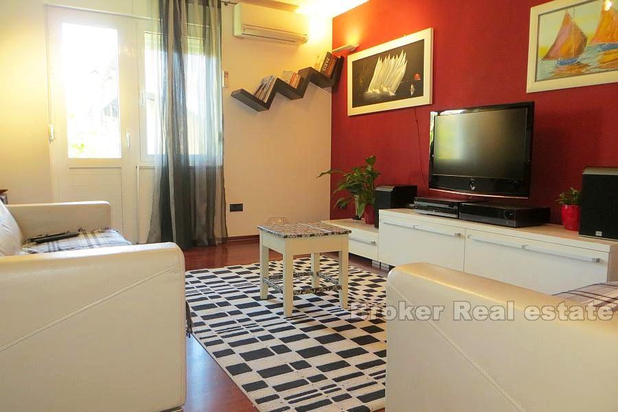 Bol, Two bedroom apartment near city center, for sale