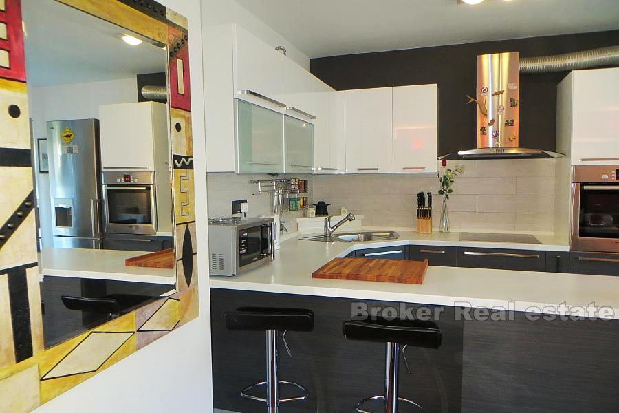 Bol, Two bedroom apartment near city center, for sale