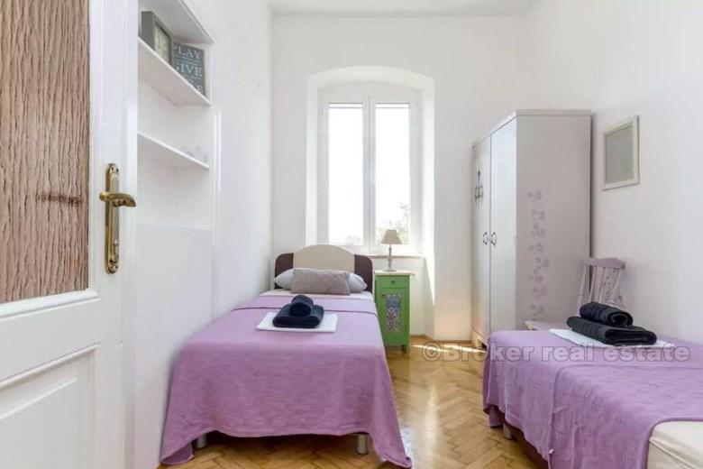 Leiligheten i et bysentrum, til salgs