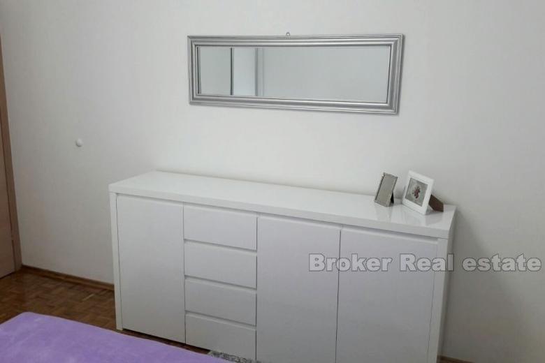 Całkowicie wyremontowany apartament z dwoma sypialniami, na sprzedaż