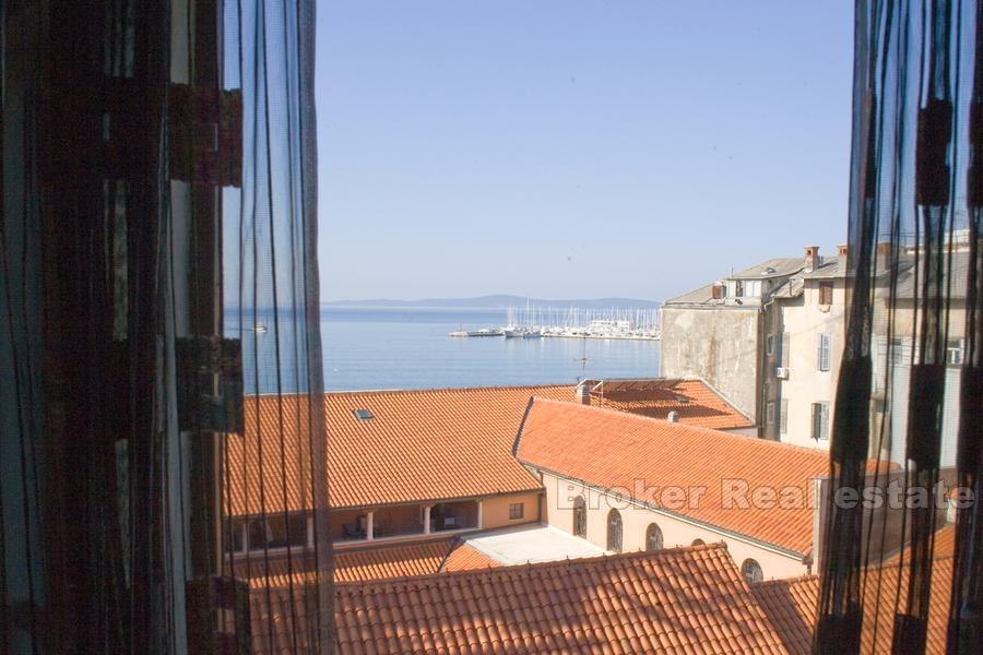 Appartement sur le côté ouest du front de mer, à vendre