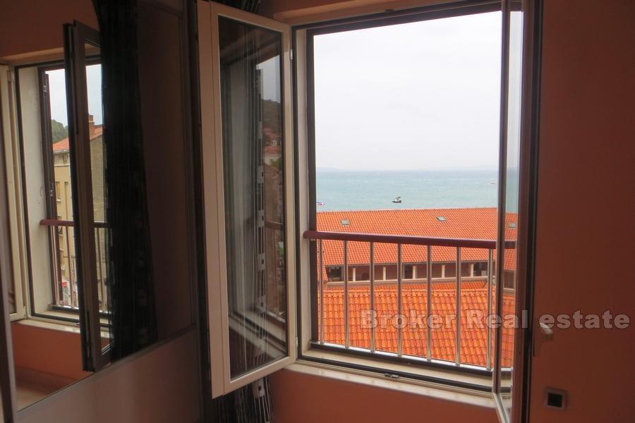 Apartment on the west side of the waterfront, for sale