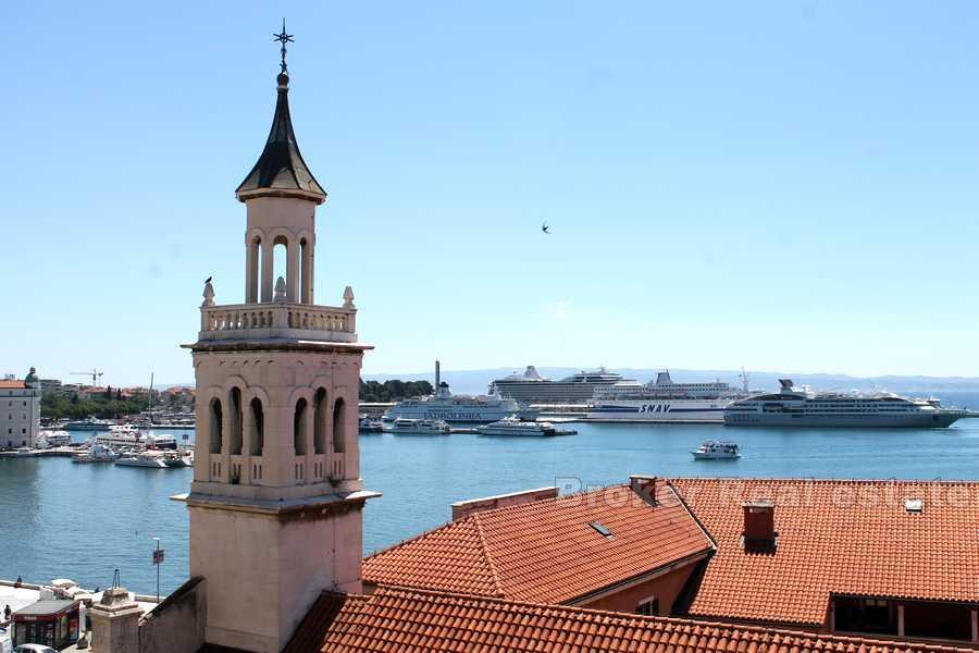 Three bedroom apartment in center, for sale