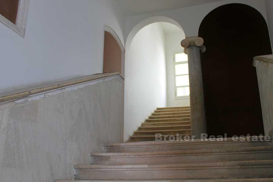 Tre sovrum i centrum, till salu