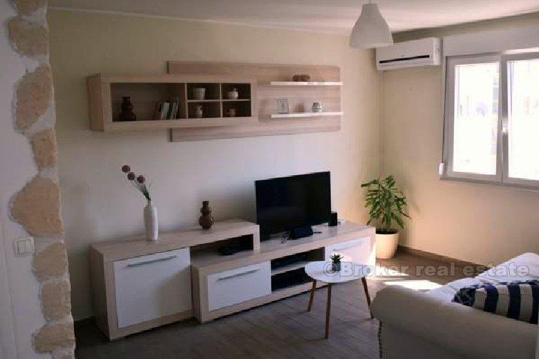 Apartament z trzema sypialniami, obszar Znjan, wynajem długoterminowy
