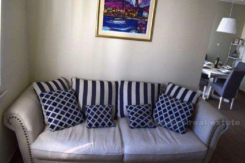 Apartament z trzema sypialniami, obszar Znjan, wynajem długoterminowy