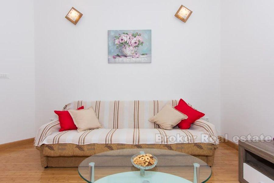 Appartement trois chambres, quartier Znjan, à louer