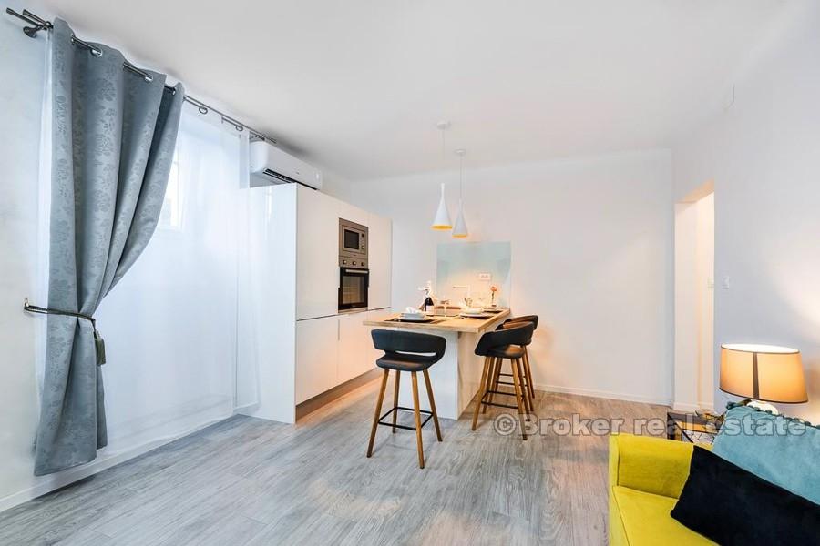 Appartement de deux chambres près du centre, à vendre
