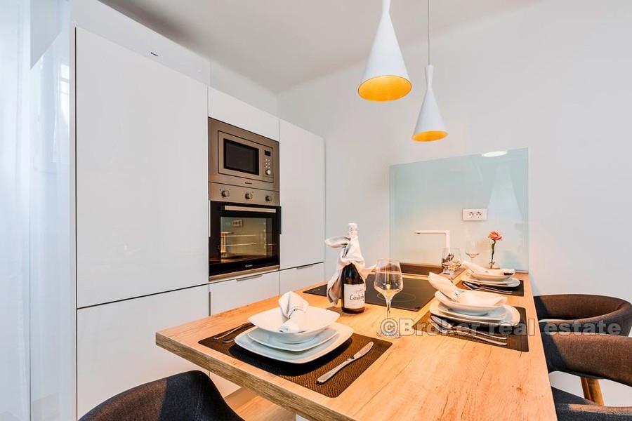 Appartement de deux chambres près du centre, à vendre