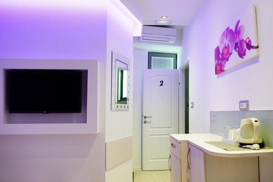 Hus med affärsutrymme och lägenhet, till salu