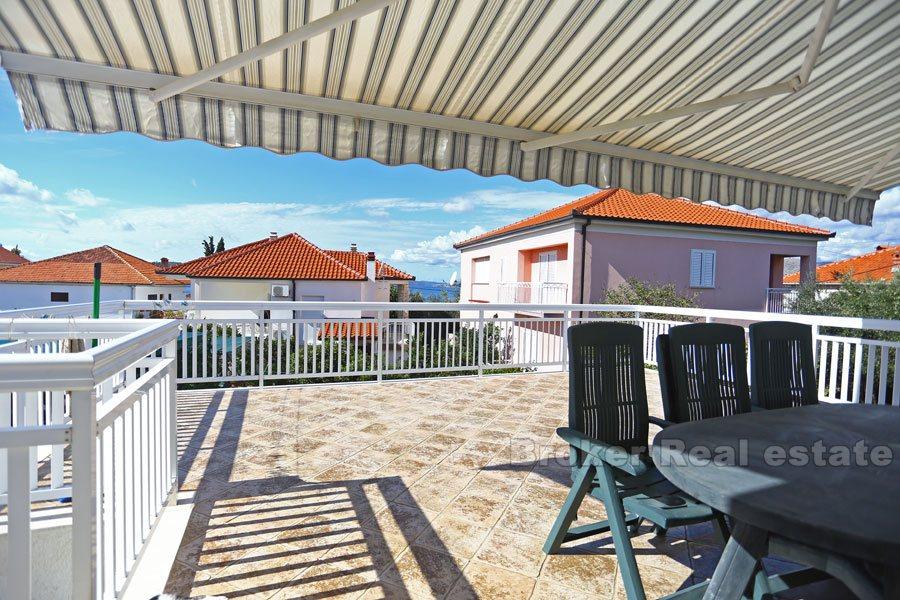 Frittliggende hus med hage