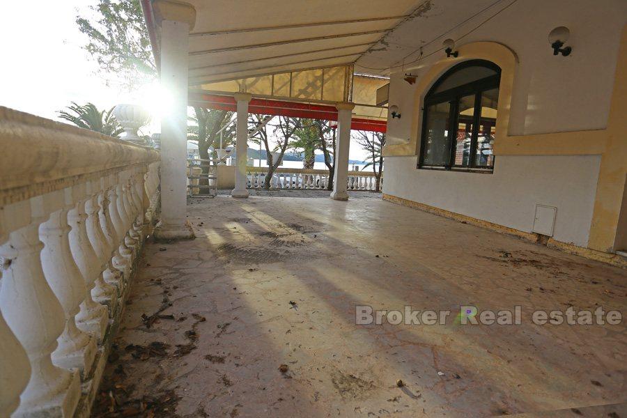 House, first row to the sea, for sale