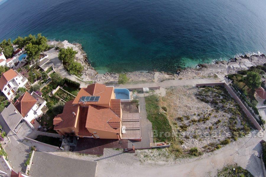 Leilighet hus med basseng første rad til sjøen