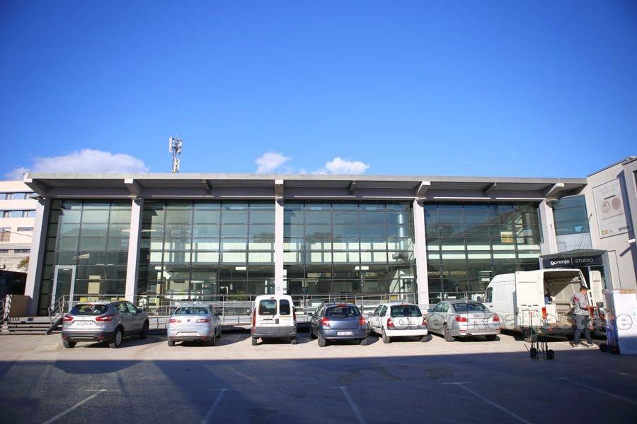 Business building with warehouse, for sale